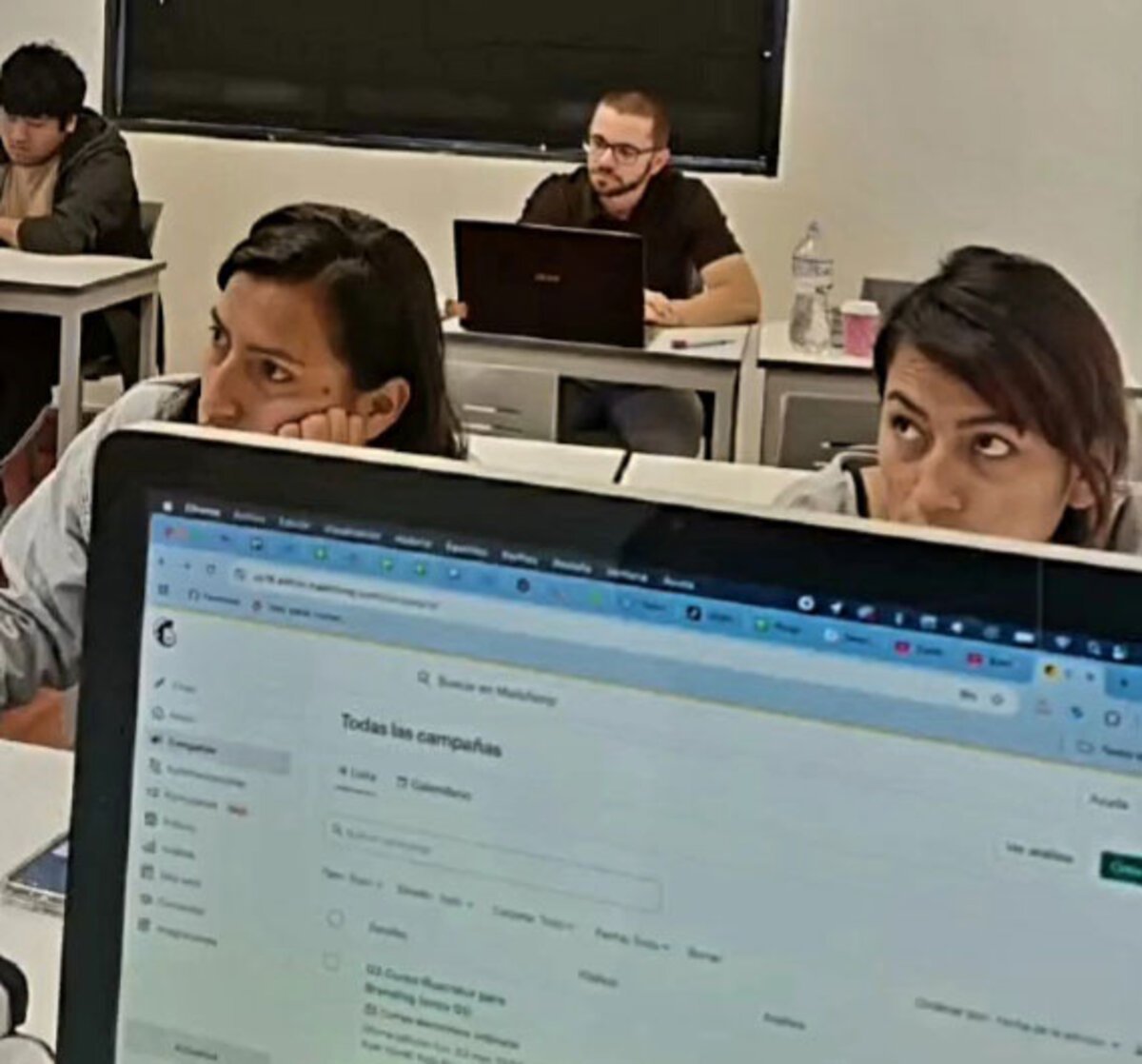 Felix Benito in an in-person digital marketing course in Lima, Peru, with the class working through a live campaign on screen